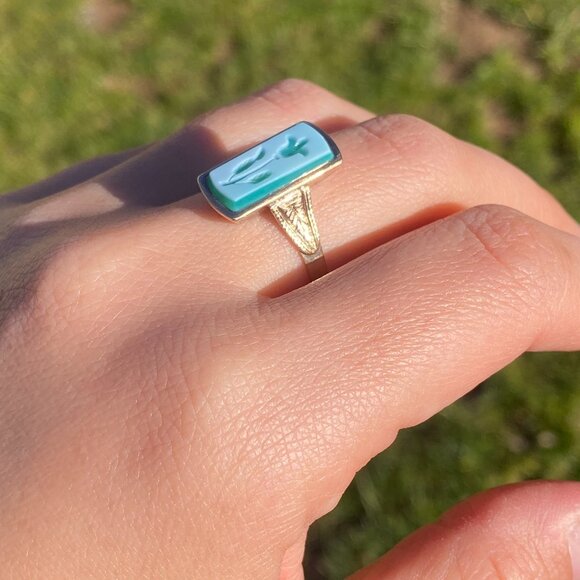 Antique Floral Carved Cameo Ring in Yellow Gold